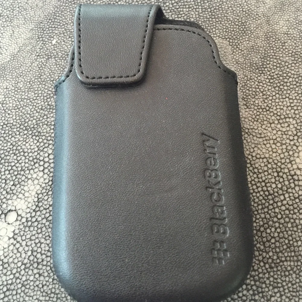 Blackberry 9900 9930 VINTAGE Black Holster Case